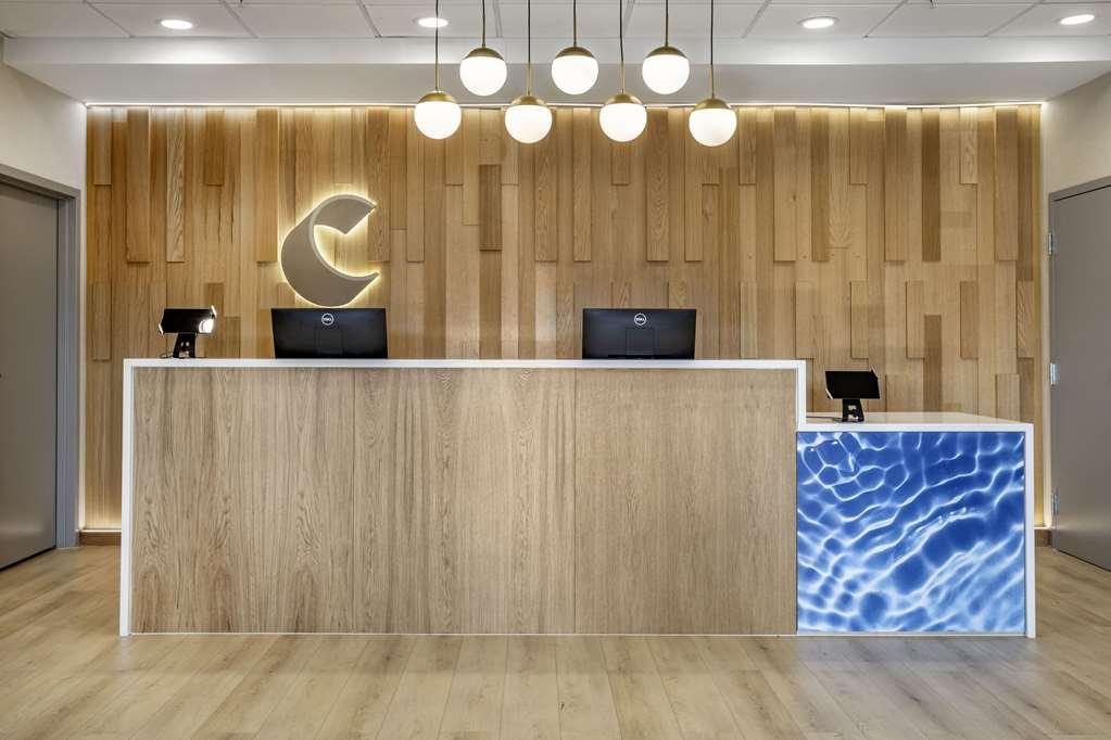 Comfort Inn & Suites Newark Liberty International Airport Beltér fotó